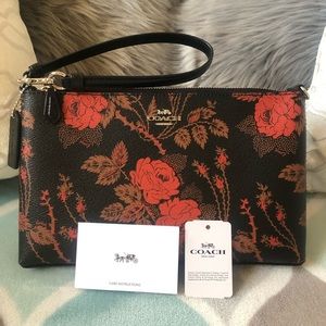 COACH ROSE WRISTLET/PURSE🌹❤️